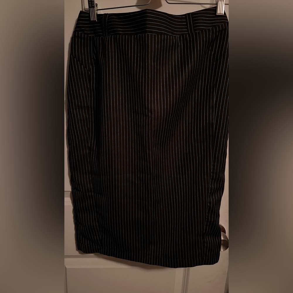 Playgirl brand pinstriped pencil skirt sz M